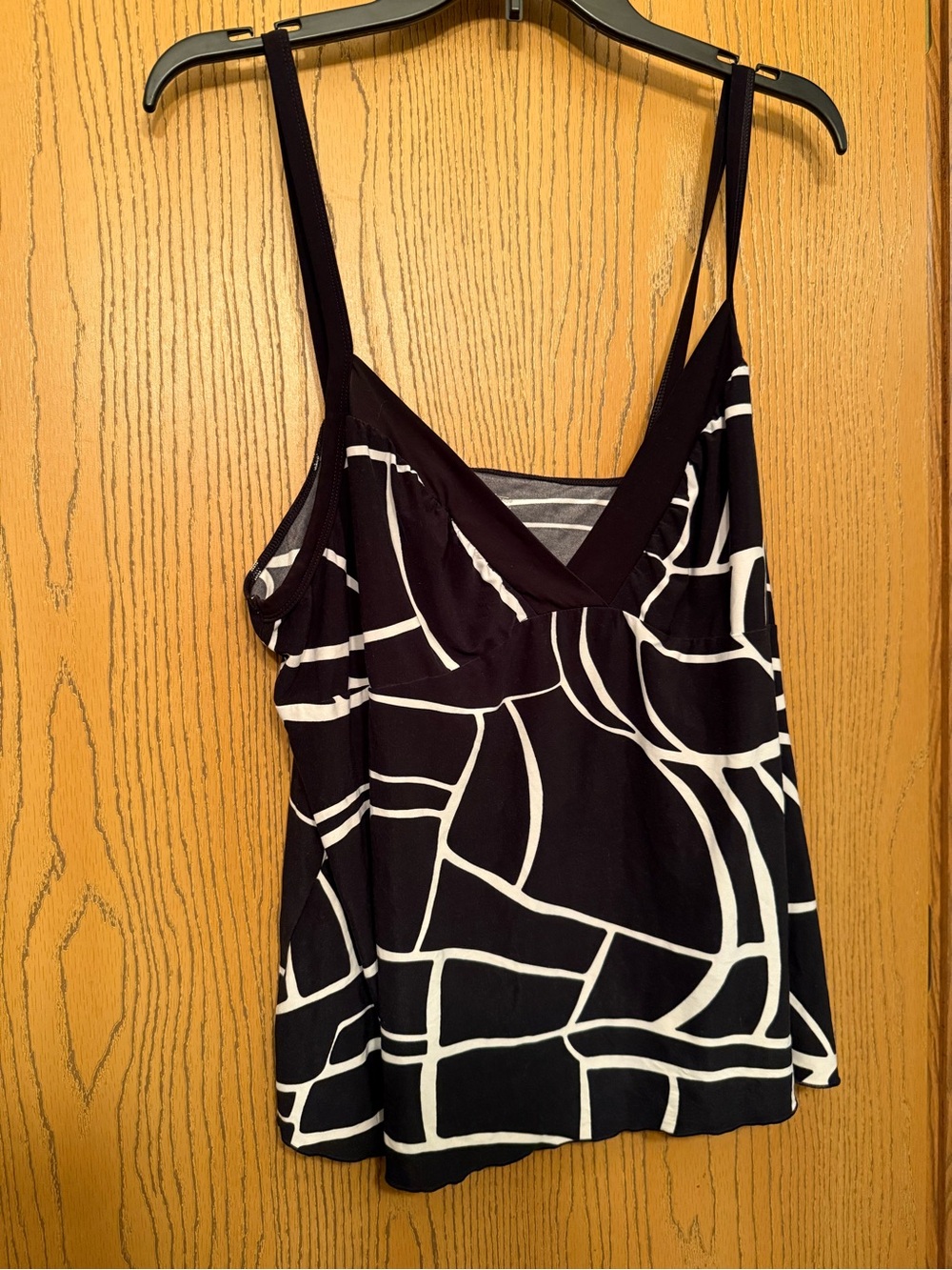 Secret Treasures size 2X black and white spaghetti strapped top